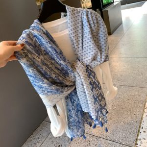 Elegant Feather Pattern Cotton Scarf Vintage Square Bandana
