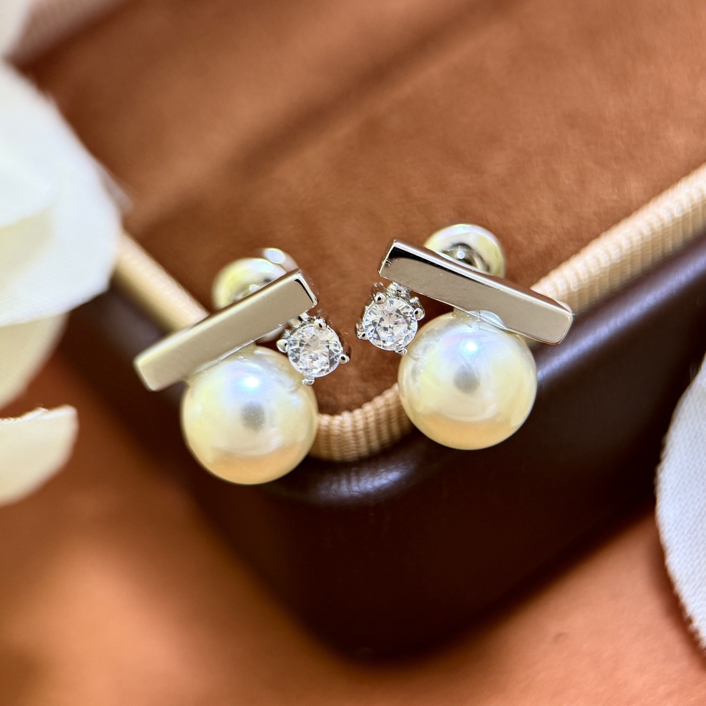 Elegant Pearl Zircon Necklace Bracelet Earrings Jewelry Set