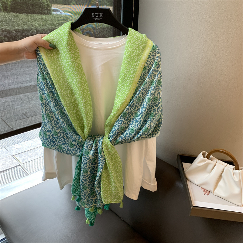 Elegant Feather Pattern Cotton Scarf Vintage Square Bandana