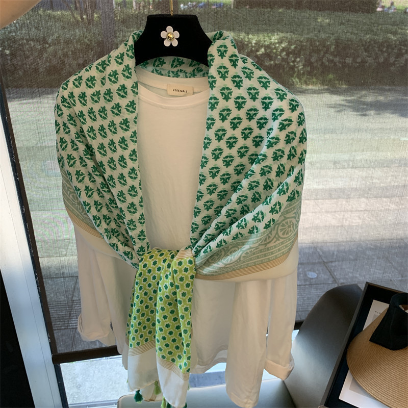 Elegant Feather Pattern Cotton Scarf Vintage Square Bandana